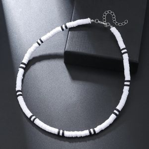 collier bohème de perles noires et blanches
